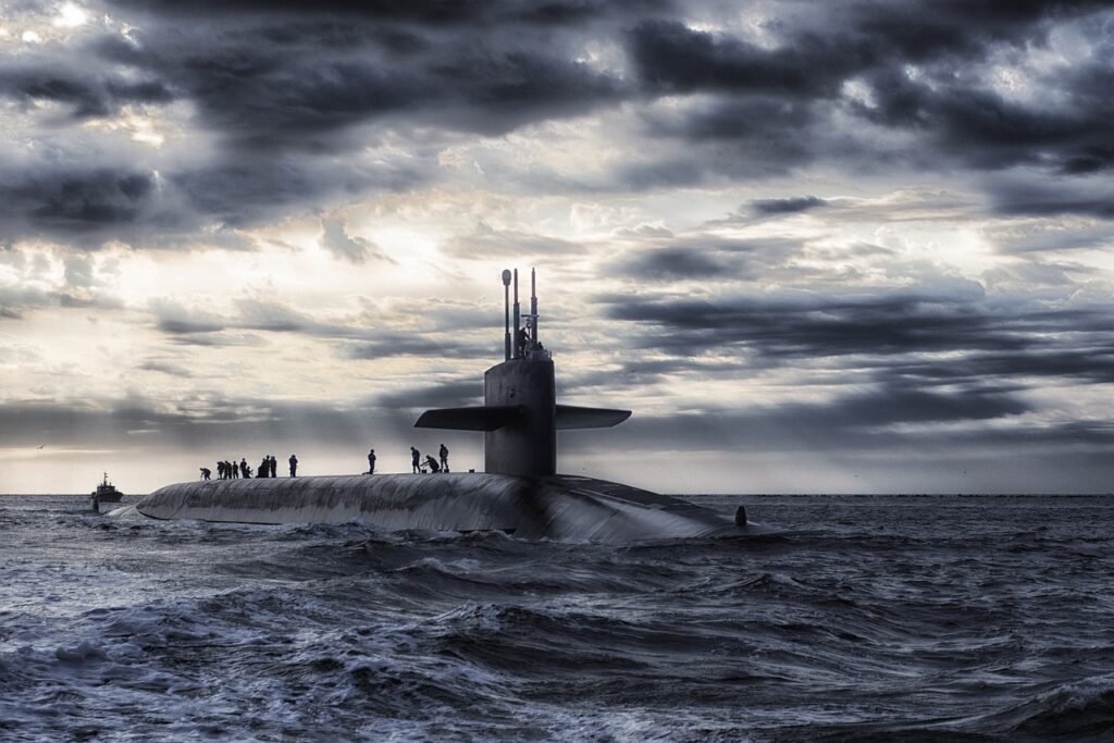 submarine, sea, silhouette-168884.jpg