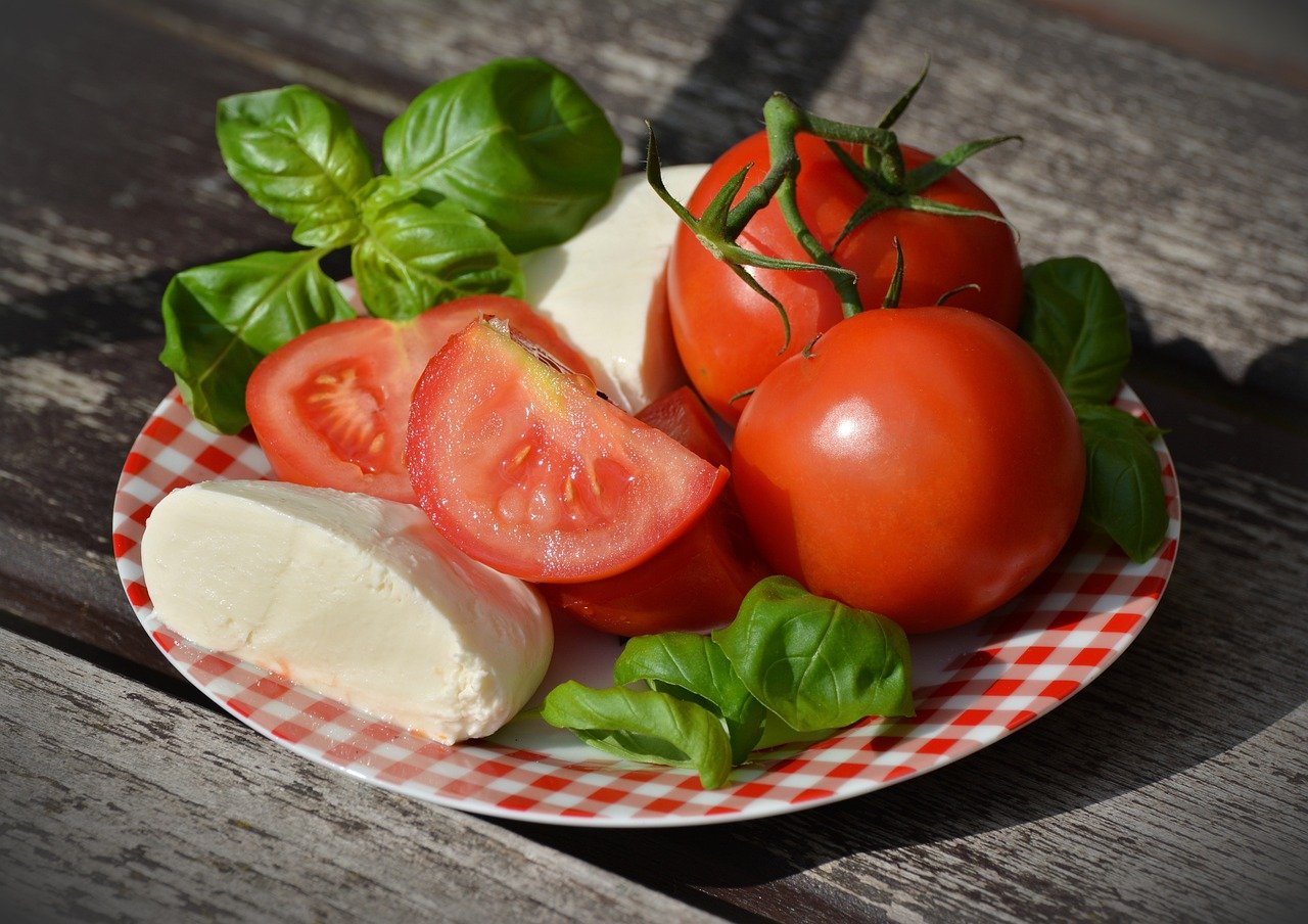 celebrity tomato characteristics